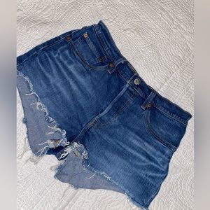 Levi’s womens size 27 denim shorts